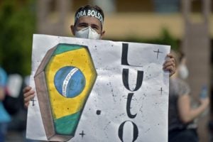 Protesto contra Bolsonaro reúne milhares em SP