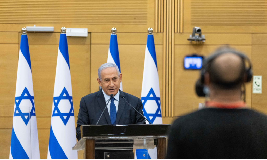 Líder da direita radical se une a coalizão e precipita fim da era Netanyahu em Israel
