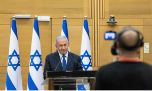 Líder da direita radical se une a coalizão e precipita fim da era Netanyahu em Israel