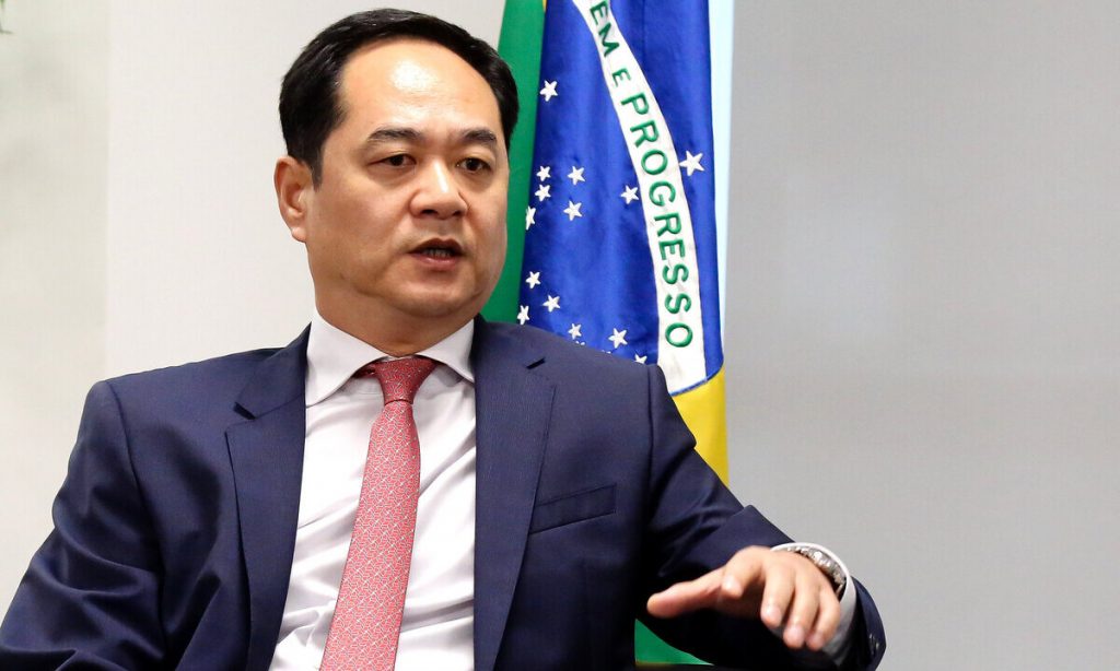 China alfineta Brasil por postagem que anuncia insumos ‘do exterior’