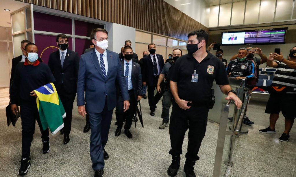 Com CPI, Bolsonaro muda discurso e diz que não falou em ‘gripezinha’