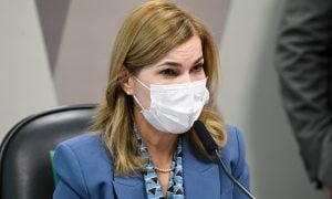 Brasil não seguiu recomendações da OMS porque não é obrigado, diz Mayra Pinheiro