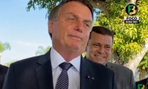 Bolsonaro ataca Renan e ironiza vida pessoal do senador