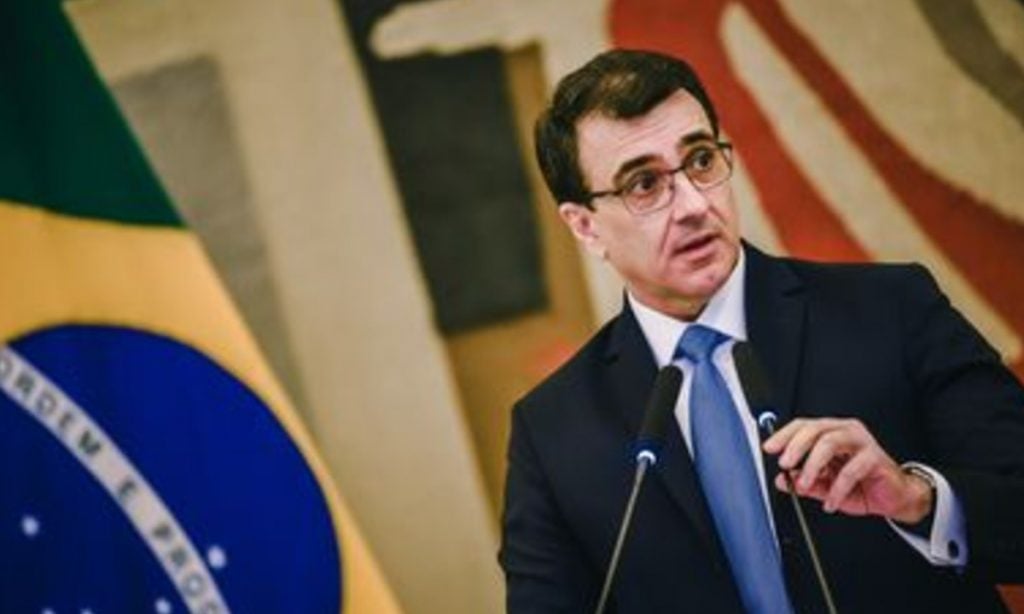 Carlos França: não há problema político que atrapalhe nossa produção de vacina