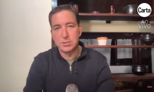 Desembargador suspende ordem para excluir posts de Glenn Greenwald contra Moro