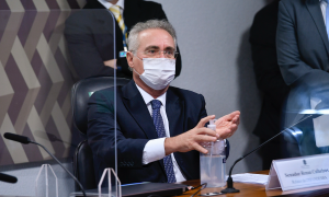 Bolsonaro se encontrava todos os dias com ‘gabinete paralelo’, diz Renan Calheiros