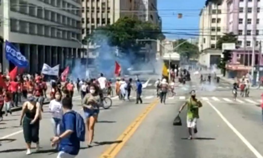Homens atingidos pela PM em ato contra Bolsonaro perdem parte da visão