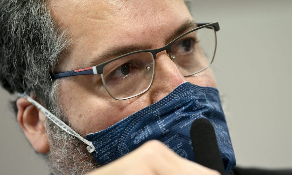 Otto Alencar a Araújo: ‘Nunca pensei que o País tivesse tanta vaga para charlatão’