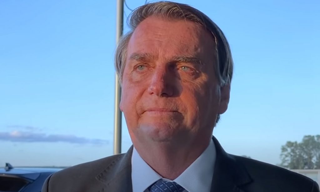 Bolsonaro chama Lula de ‘nove dedos’ e ataca os ministros do petista