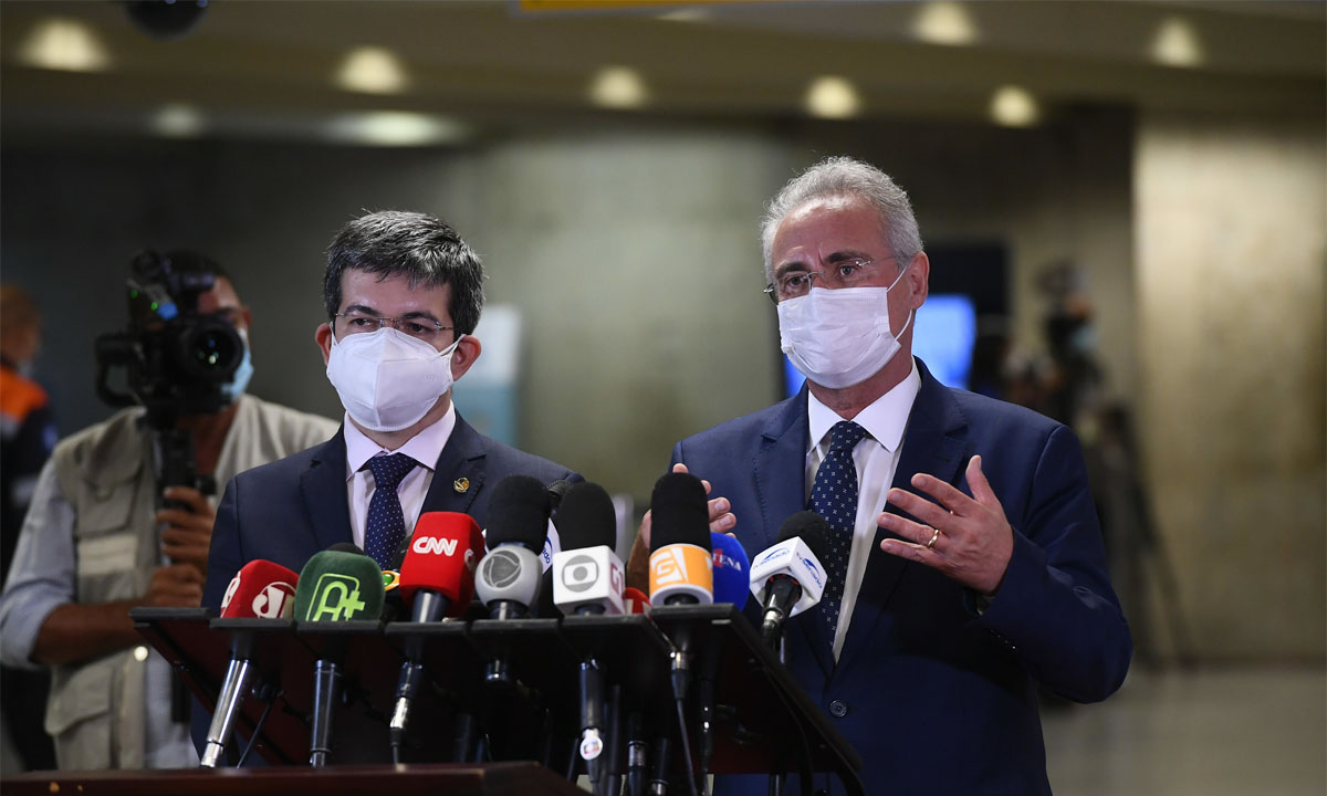 Randolfe: omissão do governo Bolsonaro em relação às vacinas está cada vez mais clara