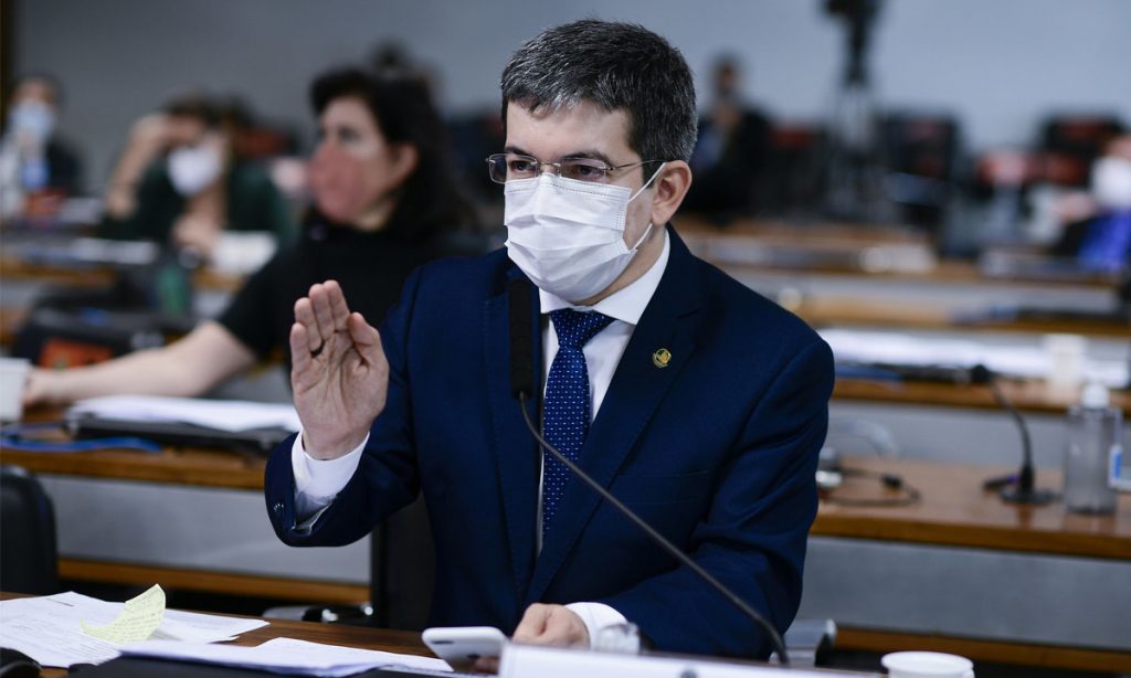 Randolfe: CPI é único mecanismo que tem funcionado contra negacionismo do governo