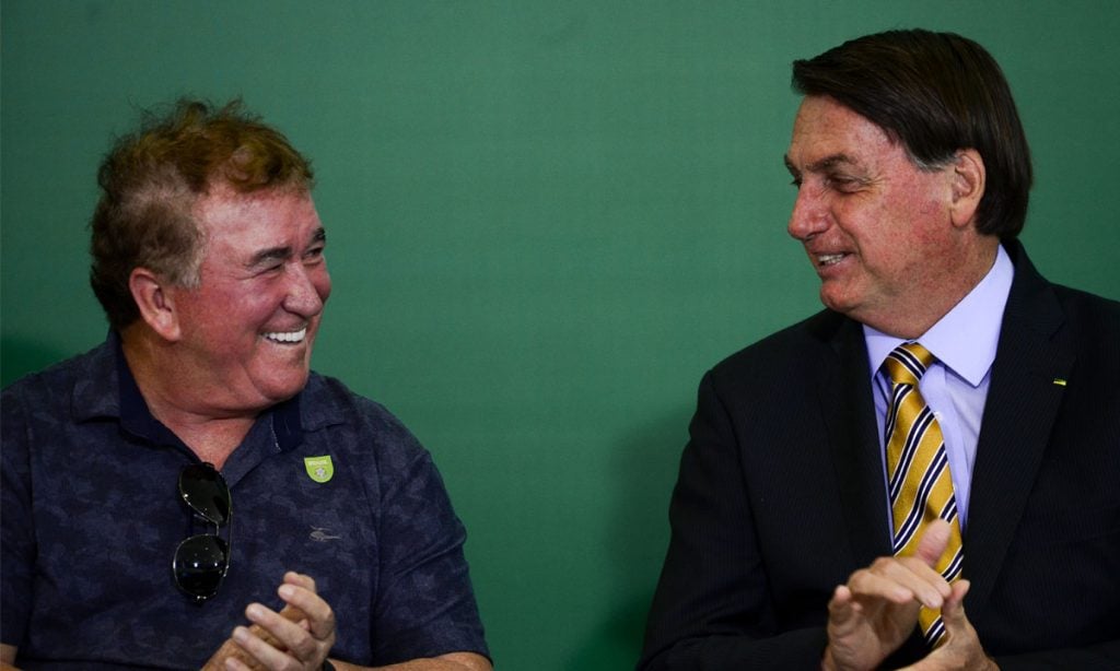 Bolsonaro esteve com Amado Batista no dia em que perdeu reunião com a Pfizer