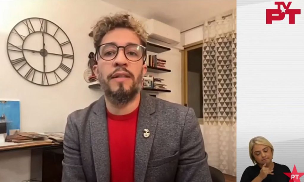 ‘Lula reacendeu a esperança de reconstrução da democracia’, diz Jean Wyllys ao se filiar ao PT