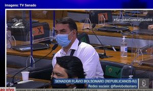 Flávio Bolsonaro defende Wajngarten e chama Renan de ‘vagabundo’ na CPI