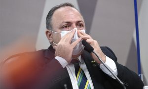 Pazuello diz que TCU reprovou compra da vacina da Pfizer, mas é desmentido pelo órgão