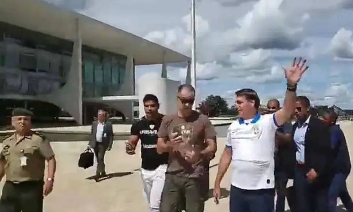 Presidente da Anvisa se arrepende de ir a ato com Bolsonaro: ‘Se pensasse mais, não teria feito’