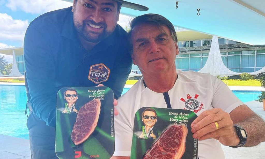 Quilo da picanha oferecida no churrasco de Bolsonaro custa R$ 1.800