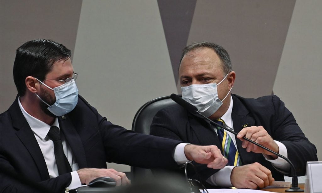 O espantalho covarde e conveniente de Pazuello
