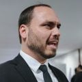 Nova pesquisa testa Carlos Bolsonaro para o Senado em Santa Catarina; veja os resultados
