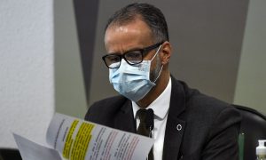 Braga Netto convocou e liderou reunião sobre mudança na bula da cloroquina, diz Barra Torres