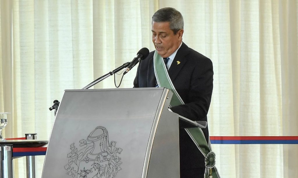 Deputados citam indícios de fraudes em contratos da Defesa