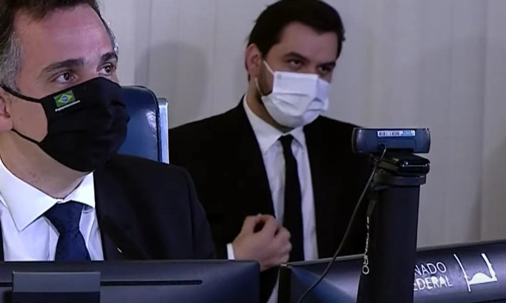 Juiz revoga absolvição e pede investigação de ex-assessor de Bolsonaro por gesto supremacista