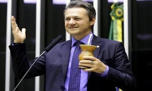 Sem comprovação, deputado associa piora do câncer de Bruno Covas ao uso de máscara