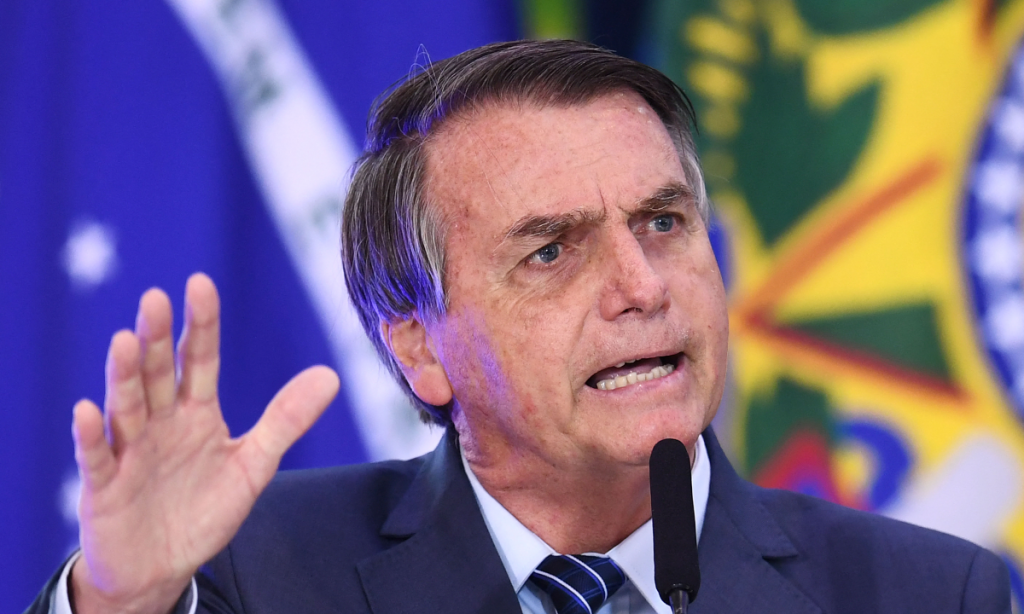 ‘Diferença de Bolsonaro com Hitler e Mussolini é que ele não consegue articular seu discurso de ódio’