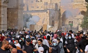 Novos confrontos em Jerusalém deixam quase 300 feridos