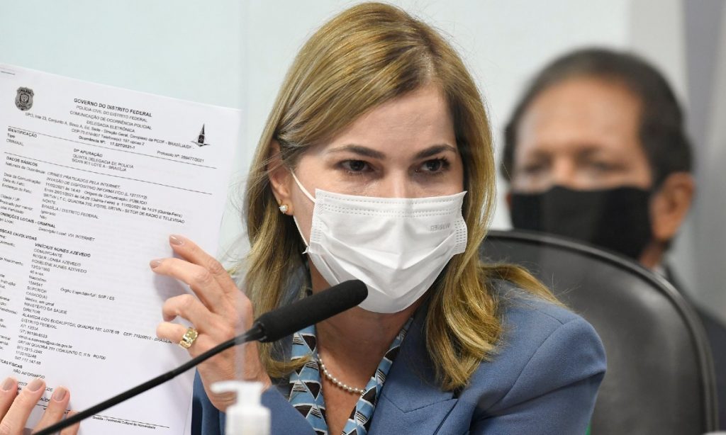 Documento de secretaria chefiada por ‘Capitã Cloroquina’ serviu como base para nota antivacina do Ministério da Saúde