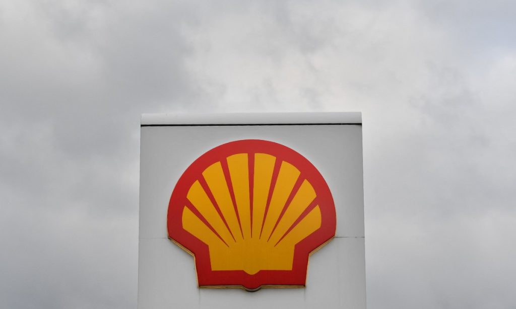 Tribunal holandês exige que Shell reduza em 45% emissões de CO2 até 2030