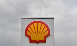 Tribunal holandês exige que Shell reduza em 45% emissões de CO2 até 2030