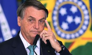 Bolsonaro anuncia novo Bolsa Família de R$ 300