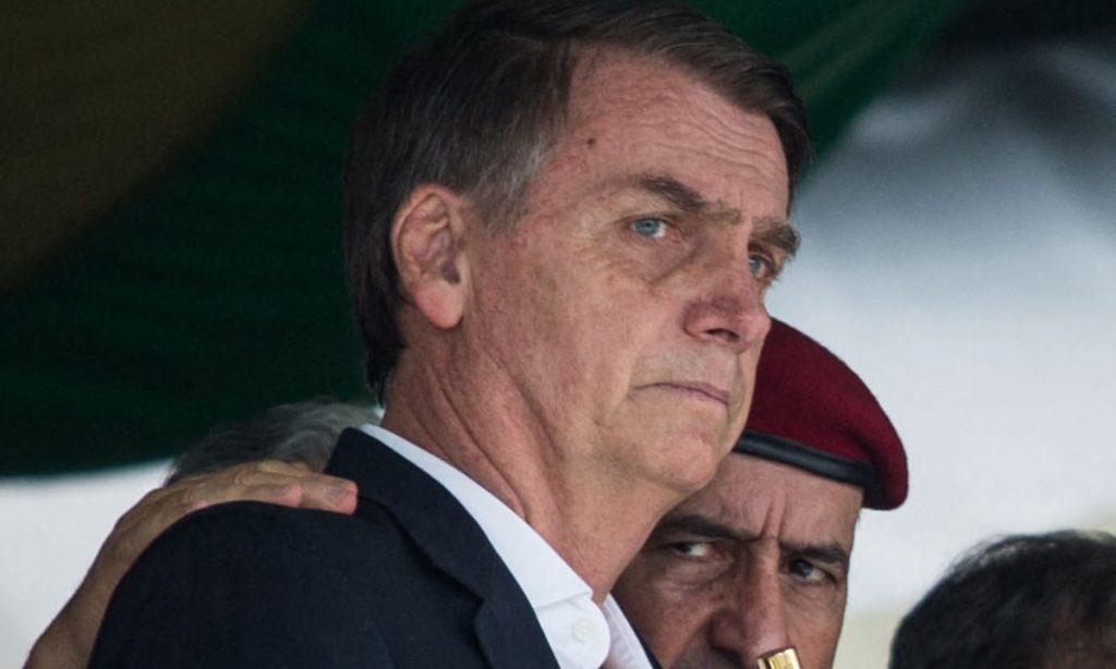 Bolsonaro diz não acreditar na pesquisa em que perde para Lula