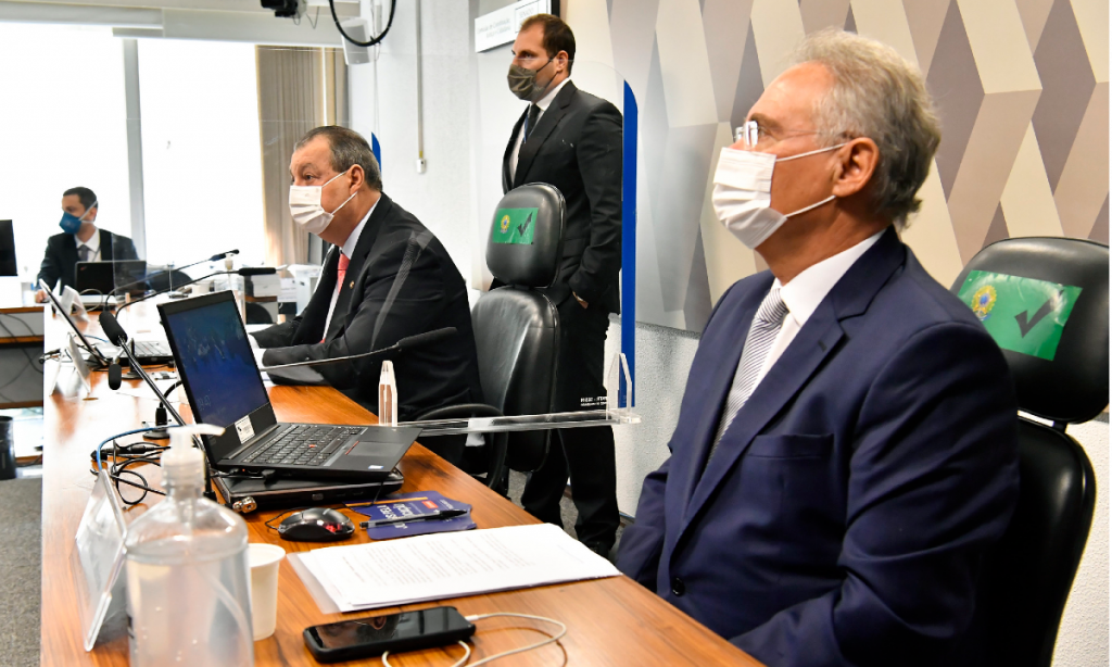 Senadores da CPI a Bolsonaro: Em vez de perder tempo, compre vacinas