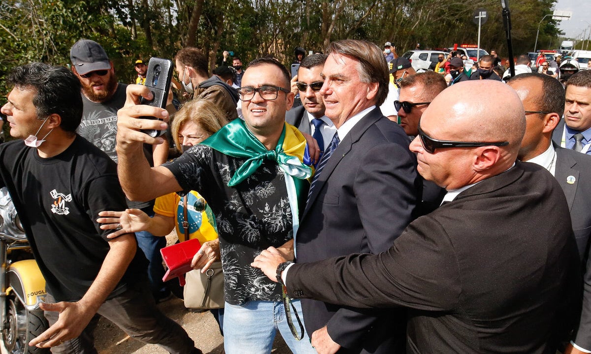 PT vai ao Ministério Público contra projeto de Tarcísio que livra Bolsonaro de multas da pandemia