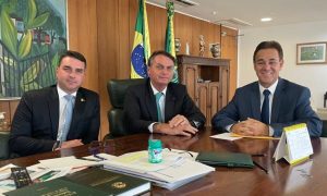 Bolsonaro recebeu convite oficial para se filiar ao Patriota, diz Flávio