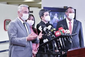 CPI aprova convocação de médico responsável por parecer contra kit covid