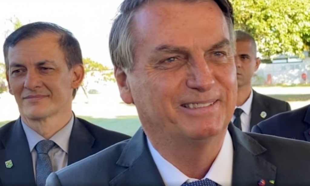 Bolsonaro promete relatório que diz que 50% das mortes por Covid tiveram outras causas