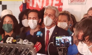 Frente unificada apresenta superpedido de impeachment contra Bolsonaro