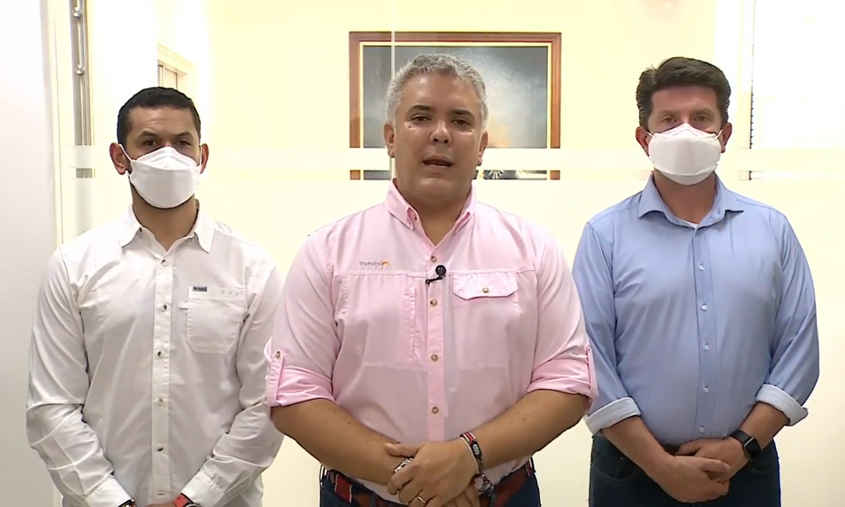 Presidente da Colômbia reporta atentado a tiros em helicóptero