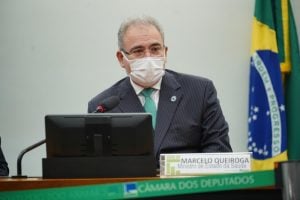'Bolsonaro me perguntou a partir de que momento será possível ficar sem máscara', diz Queiroga