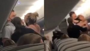 Mulher é detida após se recusar a usar máscara em voo da Azul