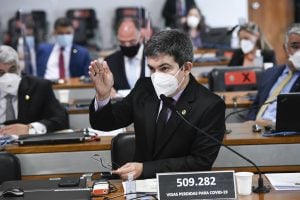 Randolfe: Cancelar compra da Covaxin não 'apaga' corrupção no caso