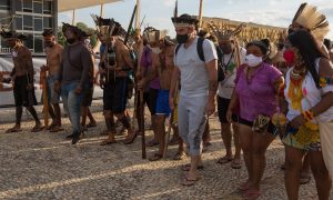 Indígenas ocupam Brasília contra garimpeiros e pela demarcação de terras