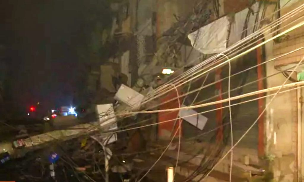Prédio desaba em Rio das Pedras, no RJ