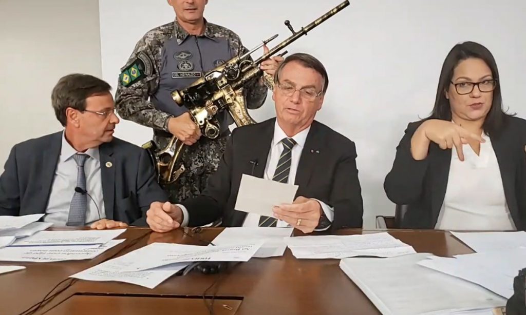 Bolsonaro confirma que Arthur Weintraub o influenciou a defender cloroquina contra a Covid
