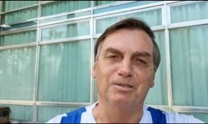 Nas redes, 1ª manifestação de Bolsonaro após as 500 mil mortes por Covid é sobre Lázaro