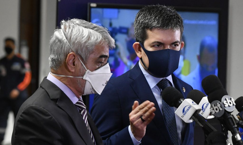 Aziz fez uso de sua prerrogativa para garantir o respeito à CPI, diz Randolfe sobre prisão de Roberto Dias