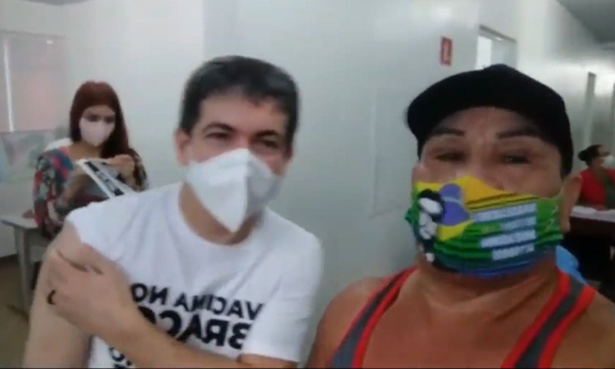 ‘Vamos prender Jair Bolsonaro’, diz Randolfe ao ser abordado por apoiador do presidente